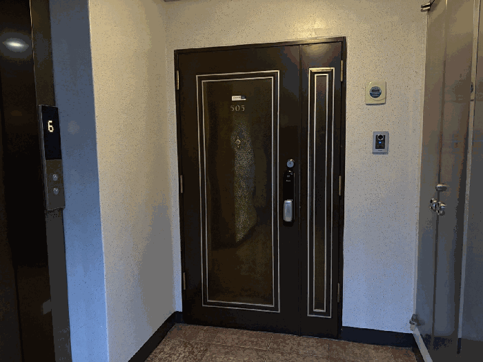 본건 호수 출입