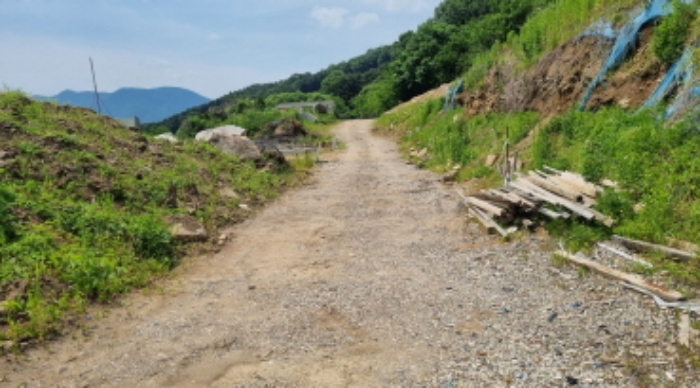 목록 2. 토지(진입로에서 안쪽을 본 모습)