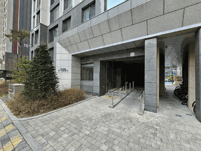 대상물건 공동현관 전경