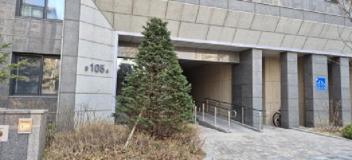 공동현관 출입문