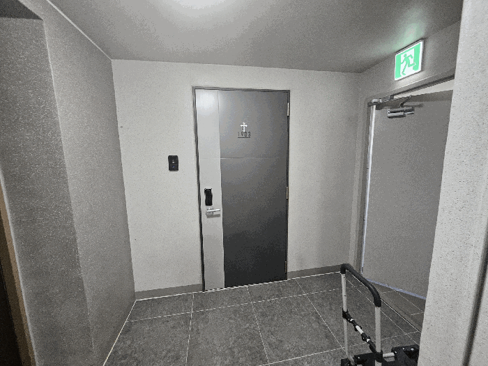 본건 현관문 전