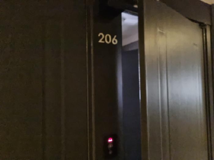 2층 206호