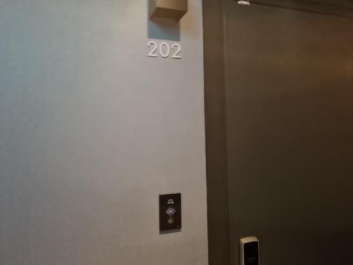 2층 202호