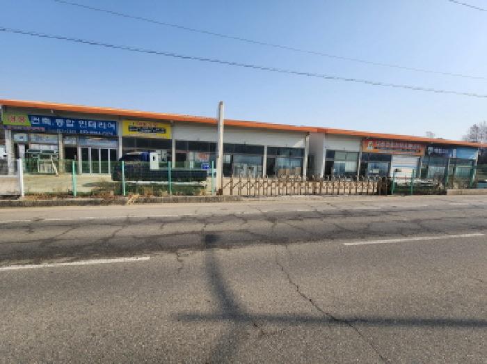 근린생활시설인 상가 건물 외부 전경 