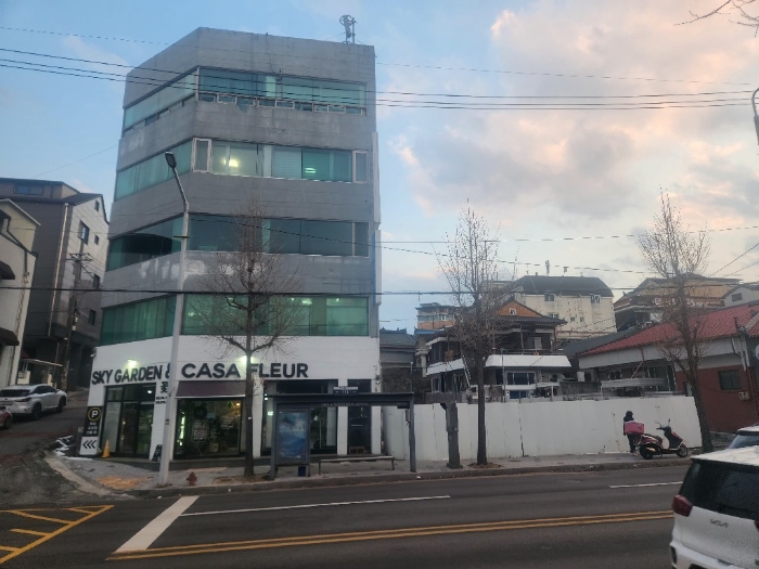 본건