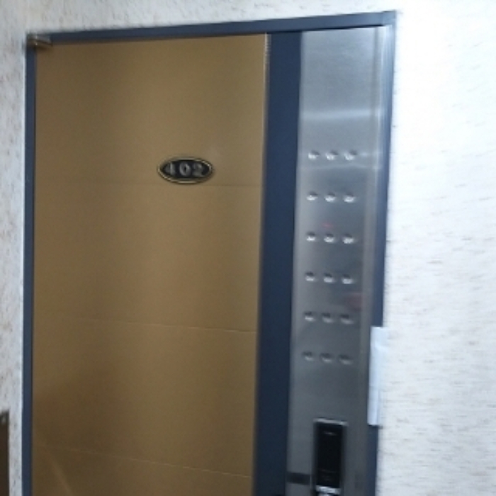 세대 출입문(402호)