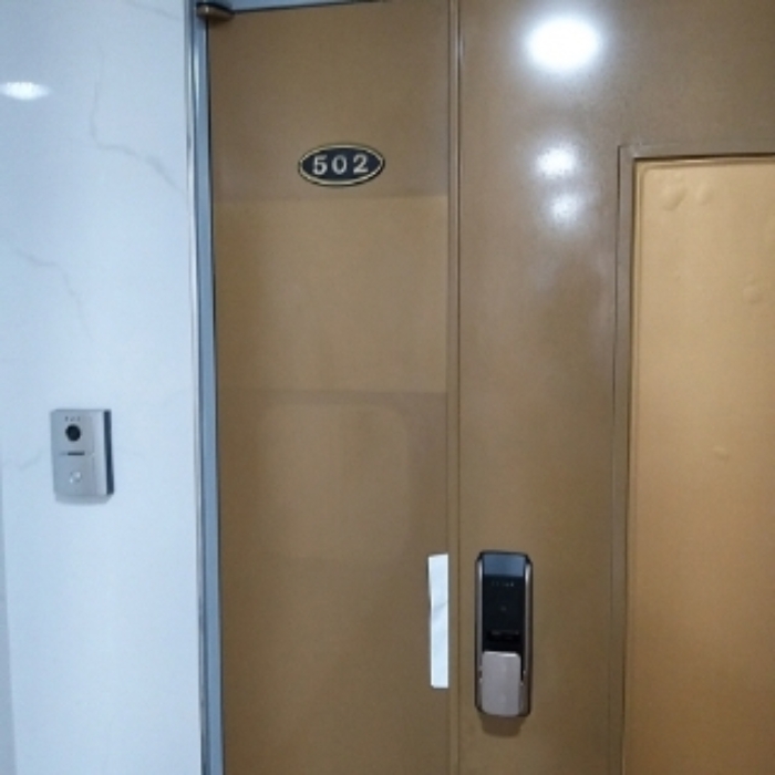 세대 출입문(502호)