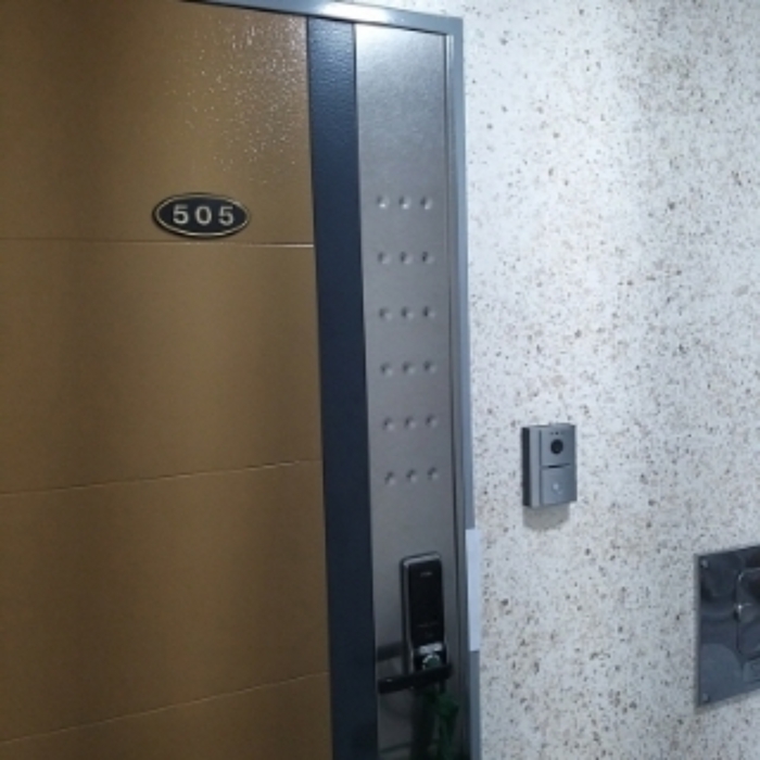 세대 출입문(505호)