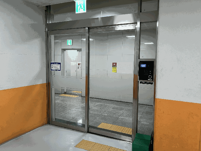 지하층 출입부 
