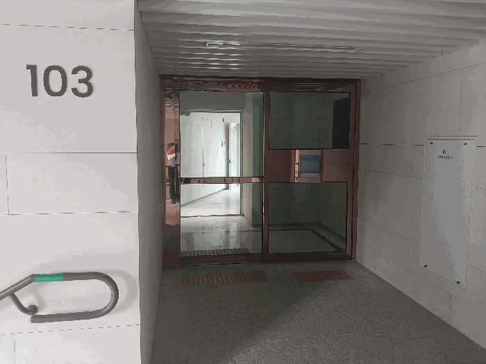 아파트 전용 출입문