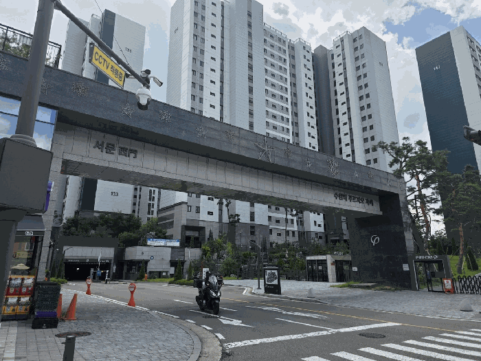 대상물건 소재 단지 출입문