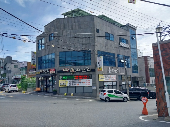 서측에서 본 대상물건 전경