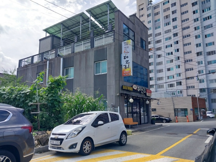 북서측에서 본 전경
