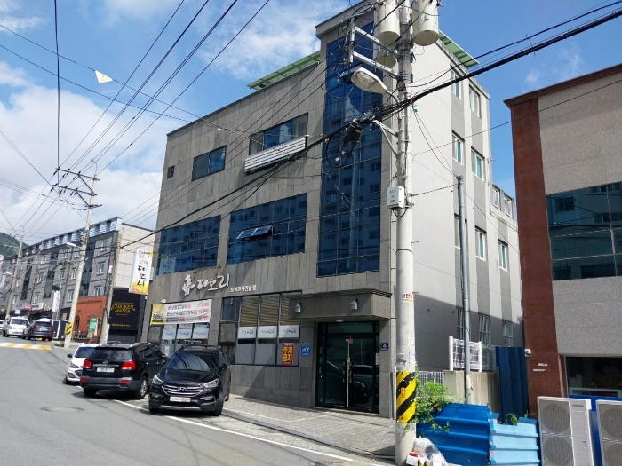 남동측에서 본 전경