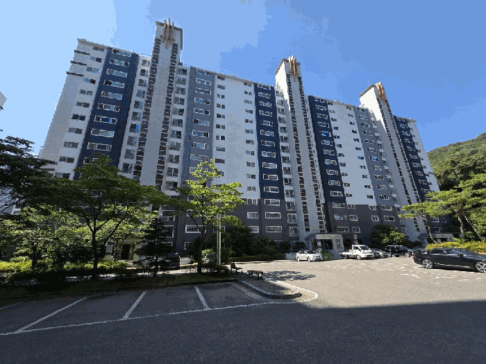 본건 소재 건물 전경
