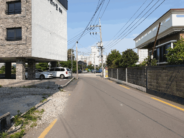 남측 인접도로