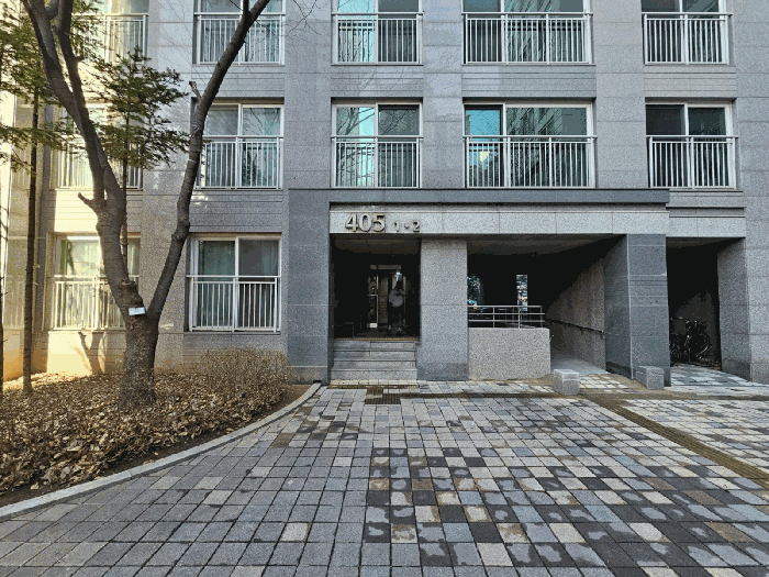대상물건 공동현관 전경