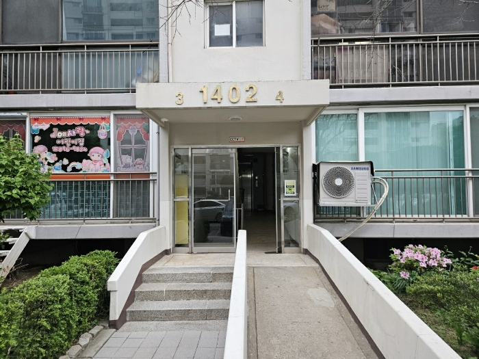 본건 출입구