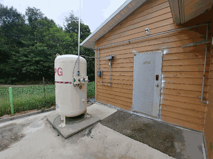 이동 및 철거가 용이한 가스저장탱크 등의 구조물(2)