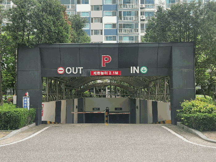 지하주차장 출입구