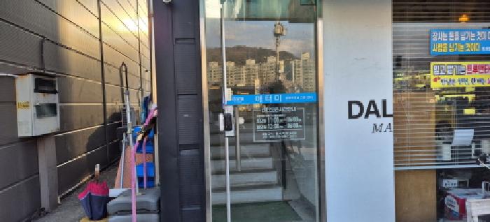 목록 2. 건물의 2 층 출입문