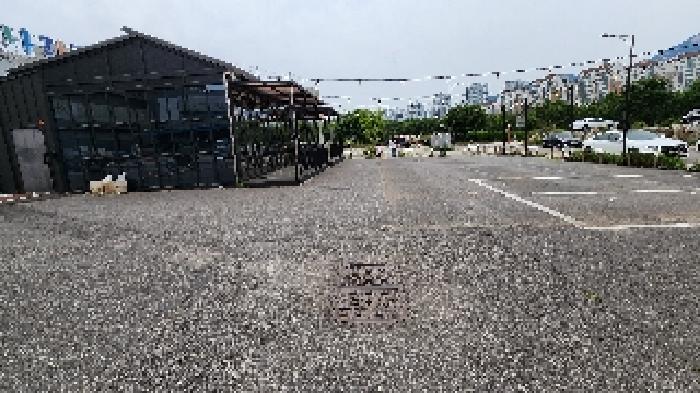 목록 1 대지와 지상 건물 전경(측면)