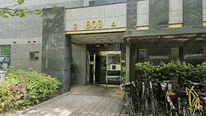 803동 출입구