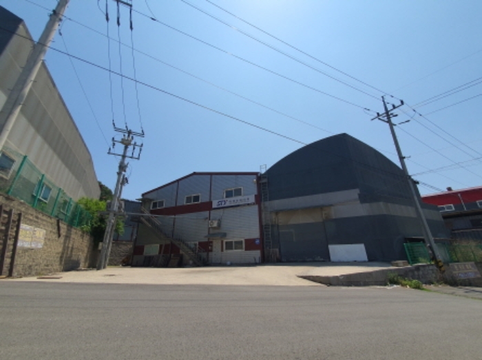 목록 1,2,3,4,5.부동산 전경:좌측 경계벽에 매매광고 있음