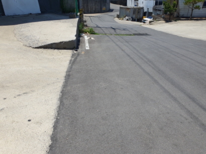 목록 1.부동산(도로와 목록 3.부동산 사이에 위치) 