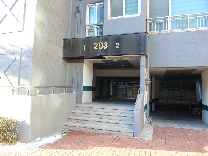 203동 1-2라인 출입구전경