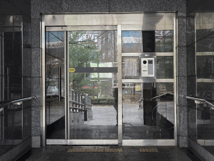 본 건  공 용 현 관  현 황