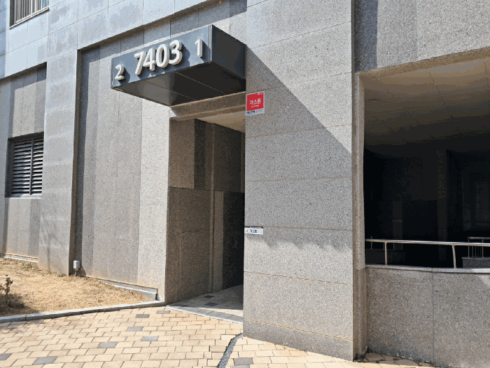 7403동 1호, 2호 라인 지상 출입구