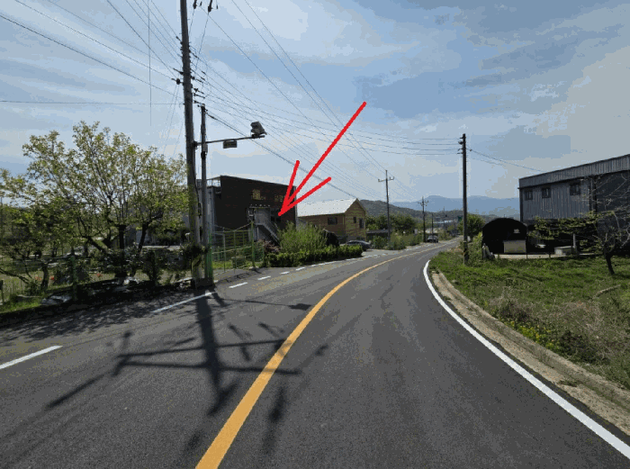 본건 기호(1)토지 및 기호(2)건물주변전경