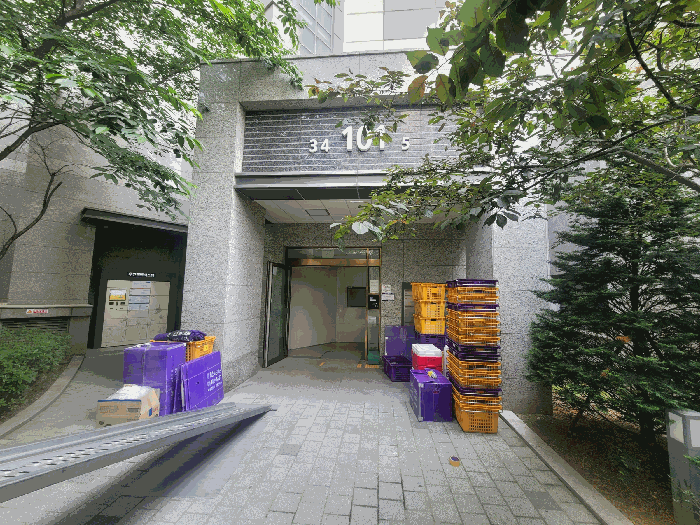 본건 출입구