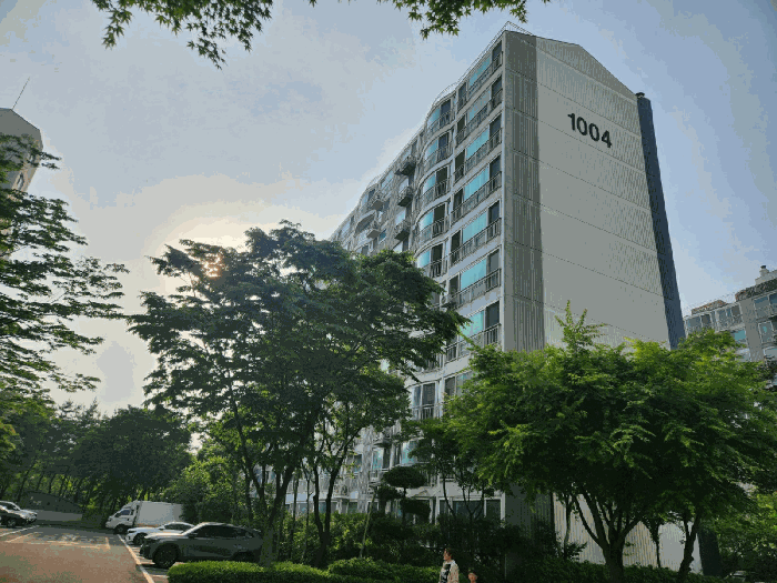 본건 1004동 전경