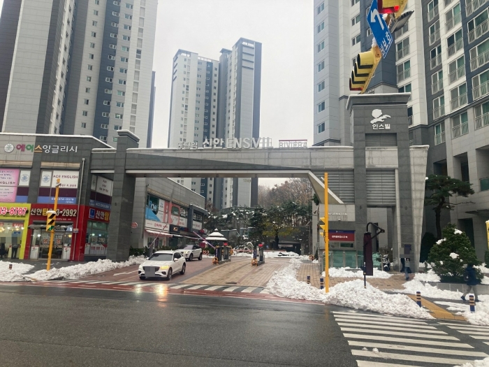 단지 북측 출입구 전경