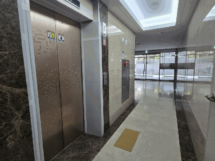 승강기 및 공동현관 전경