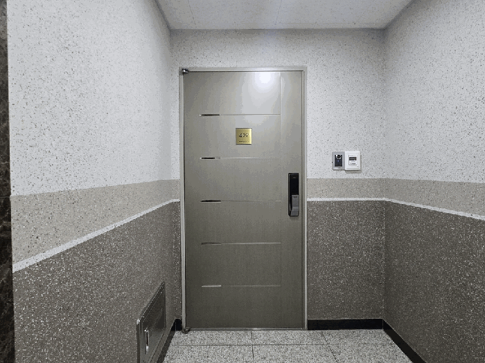 본건 현관 전경