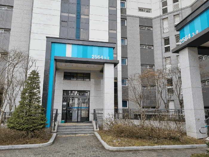 본건 2564동 1층 출입구