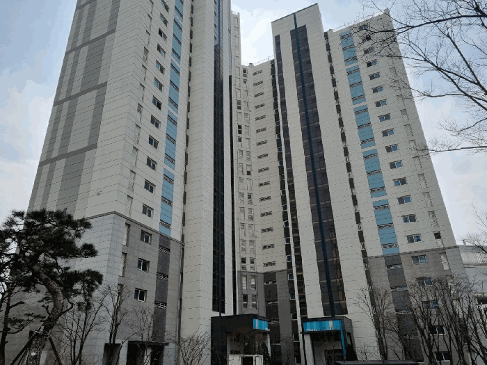 본건 북측에서 촬영