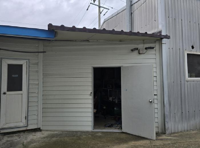 부동산표시 5번지상 제시외 건물(창고)전경