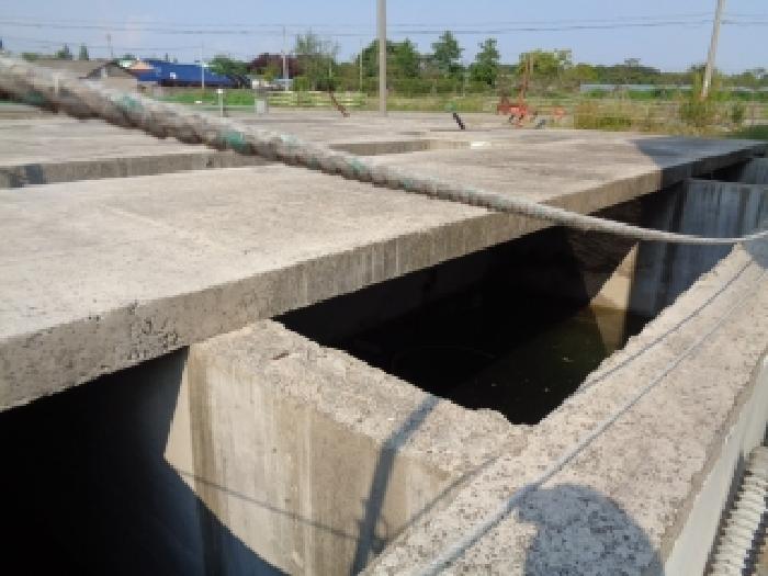 목록 제시외 1번 지상에 있는 미상의 건축골조 전경