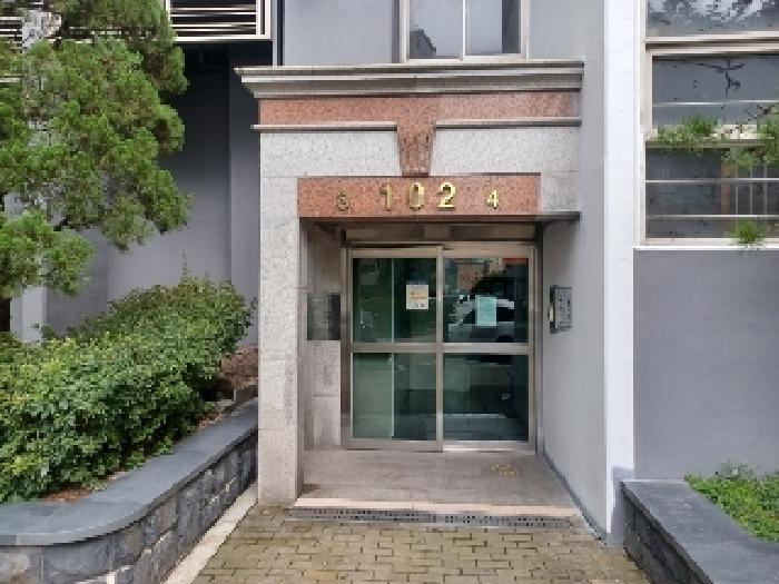 본건 민락동 이편한세상 102동 104호에 출입할수있는 1층 공동현관문 현황사진