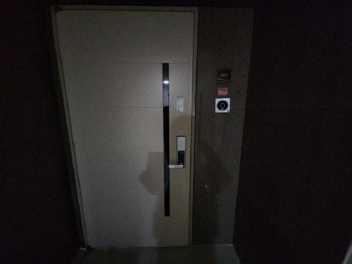 출입문 및 안내장