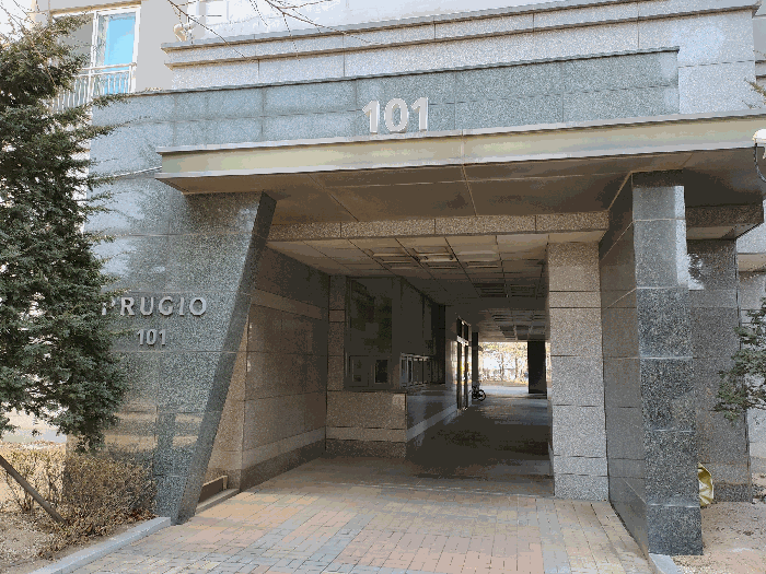 1층 공용출입구 전경