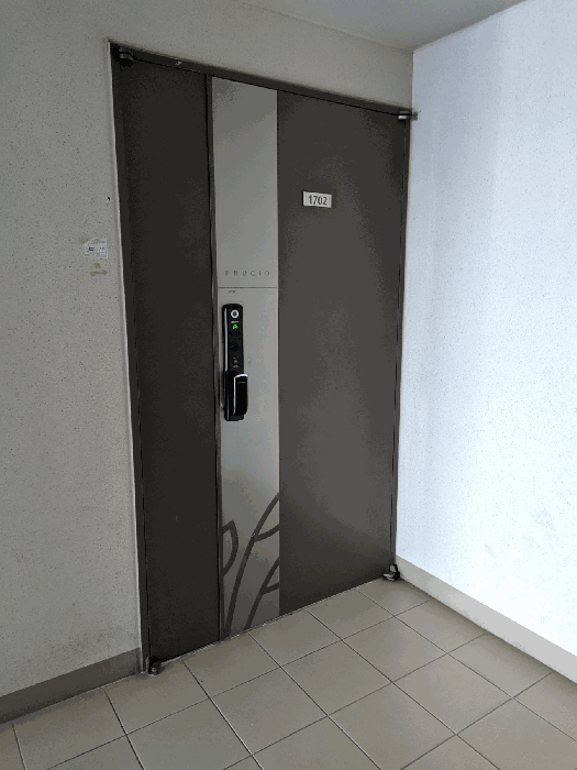 본건 현관 전경