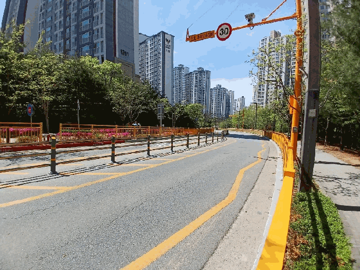 본건 및 접면도로 전경