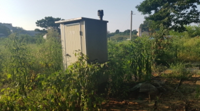 * 목록20. 지상 제시외 이동식 화장실 전경