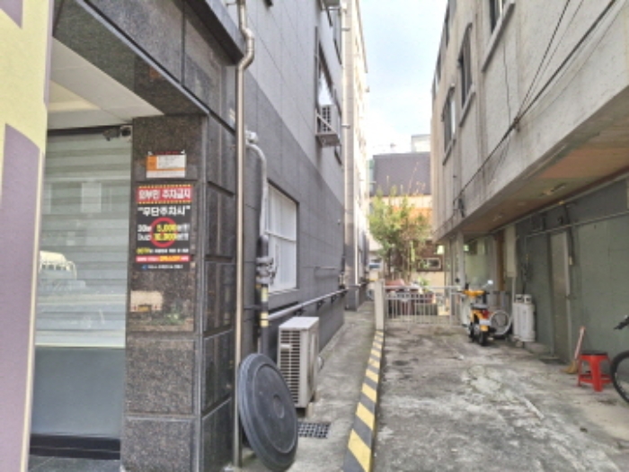 건물 우측 모습2