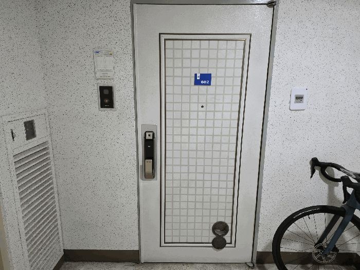 본건 입구